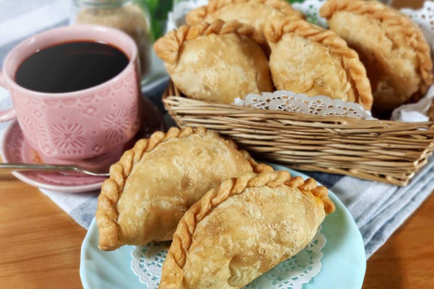 Papa Cooks!: Curry Puffs (Karipap)  Savory snacks, Milk tea recipes, Curry  puff recipe