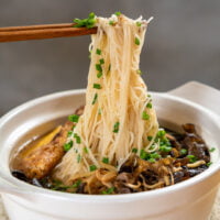 黄酒鸡蛋面线 Yellow Wine Mee Sua