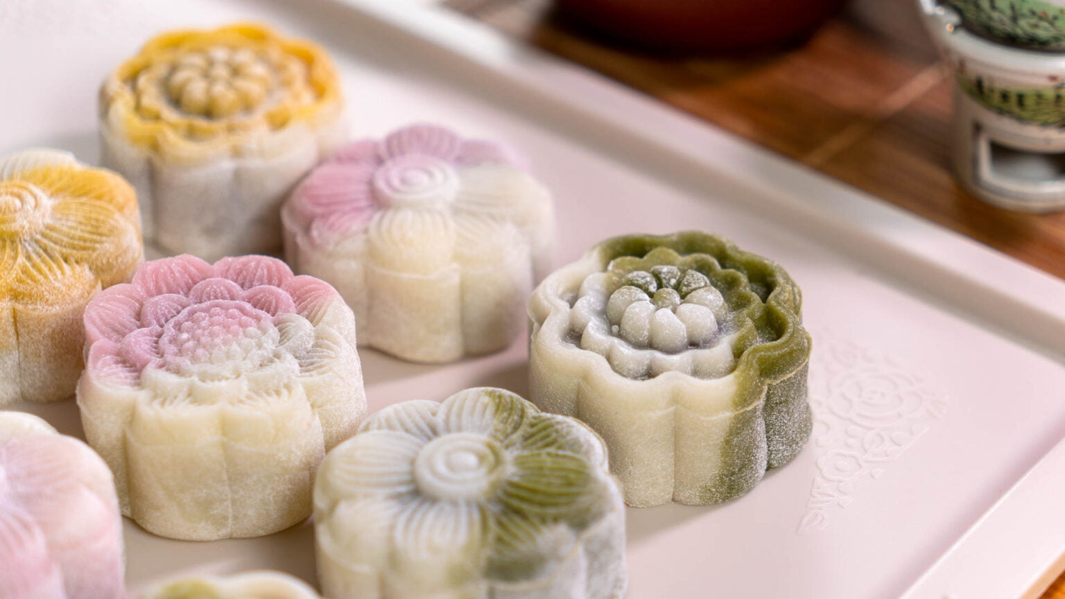 Hor Ka Sai Snow skin Mooncake (Mocha Flavor) - My Lovely Recipes