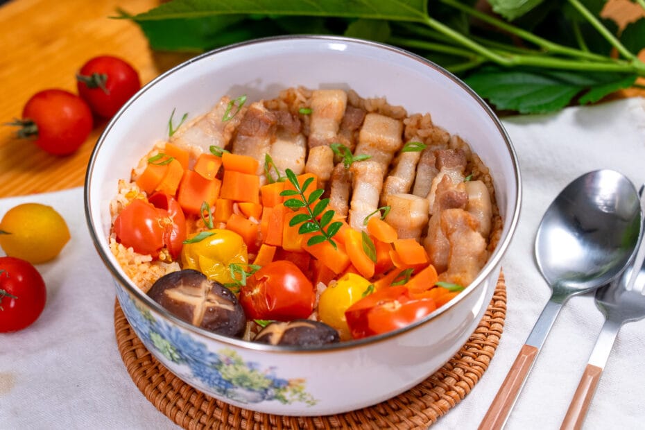 Tomato Pork Belly Steamed Rice 番茄五花肉蒸饭